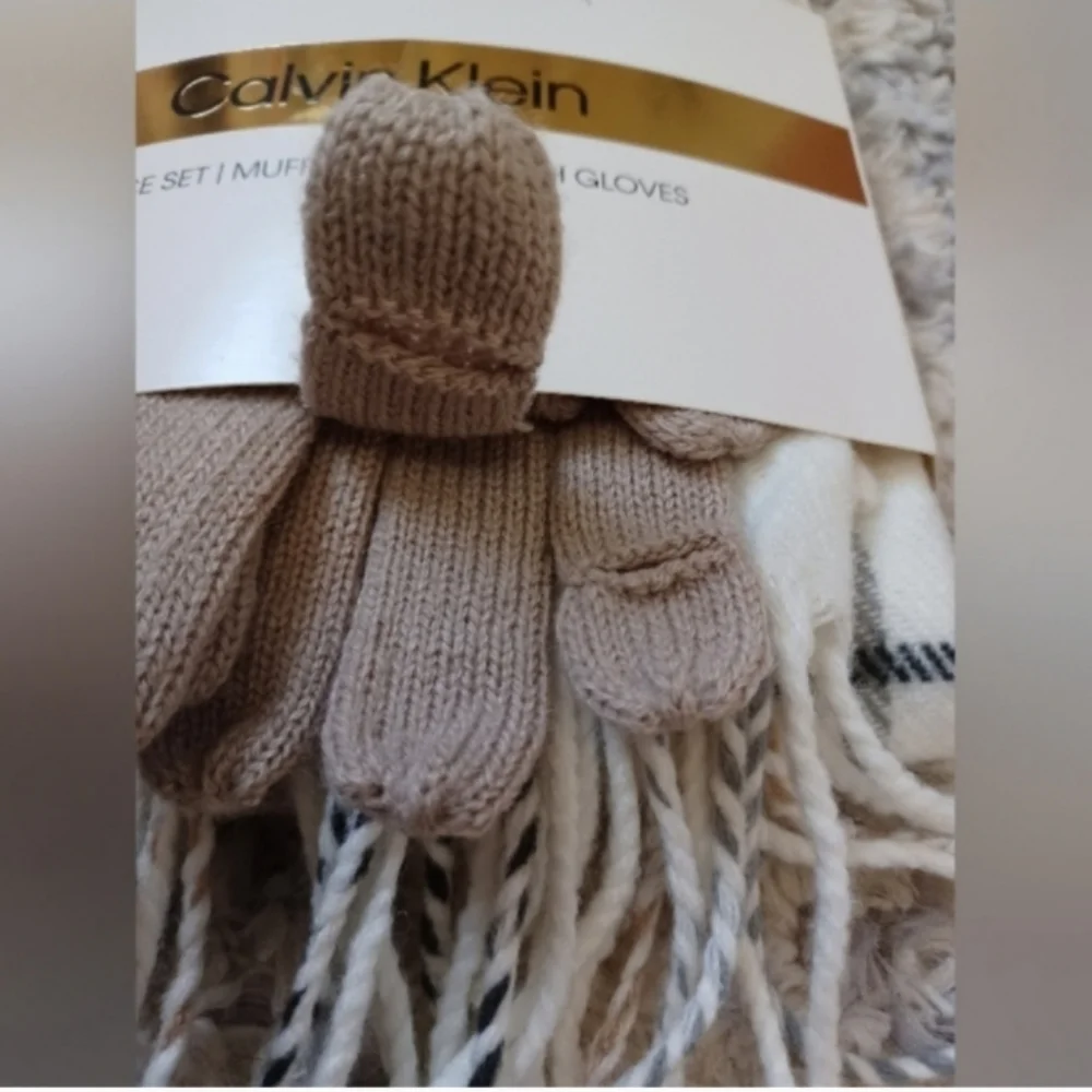 Calvin Klein Magic Touch Gloves and Scarf Set NWT
